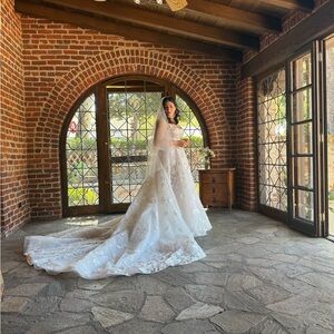 Elegant White Lace Wedding Dress